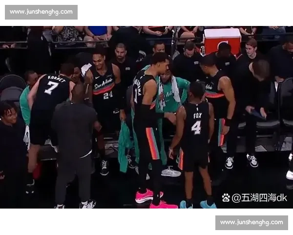 马刺雷霆精彩对决回顾，全场关键瞬间与绝杀集锦